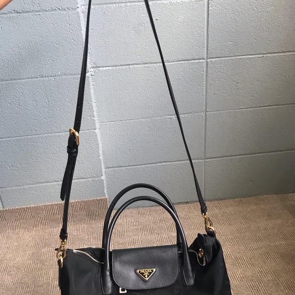 Prada Handbag Authentic. - Picture 10 of 14
